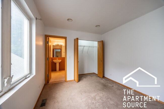 Foto del edificio - 1049 N Winchester Ave