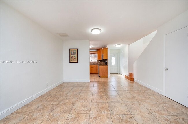 Foto del edificio - 1345 W 71st St