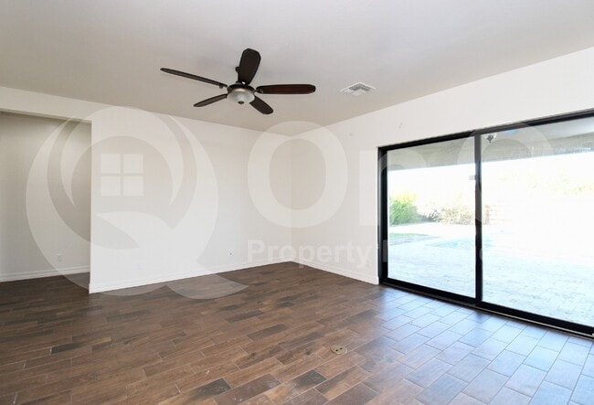 Foto del edificio - 3860 E Horseshoe Pl