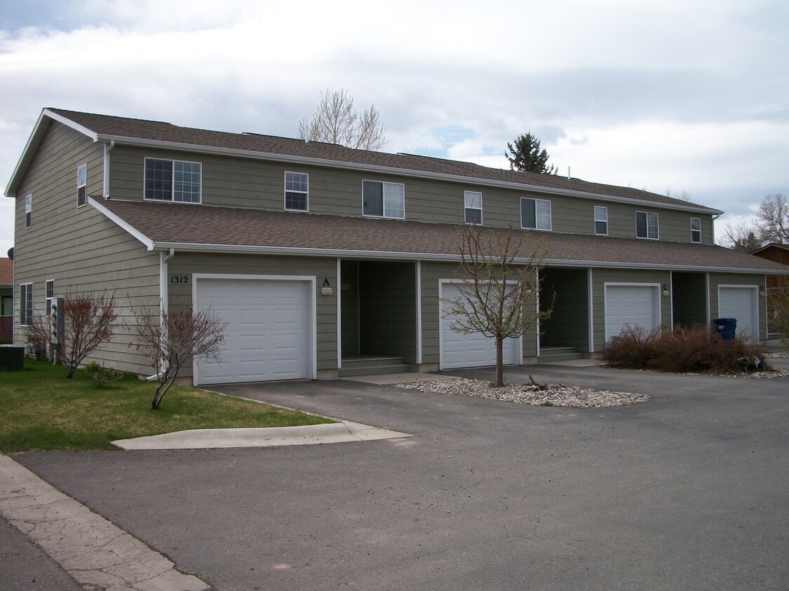 Primary Photo - 2 Bedroom 1.5 Bathroom Townhouse