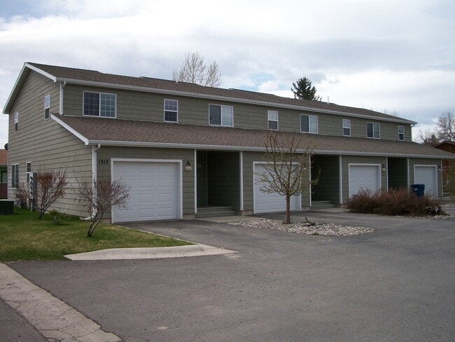 Foto del edificio - 2 Bedroom 1.5 Bathroom Townhouse 2 weeks f...