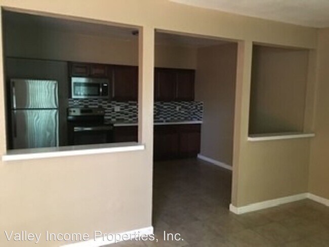 Building Photo - 3631-3637 E Oak St