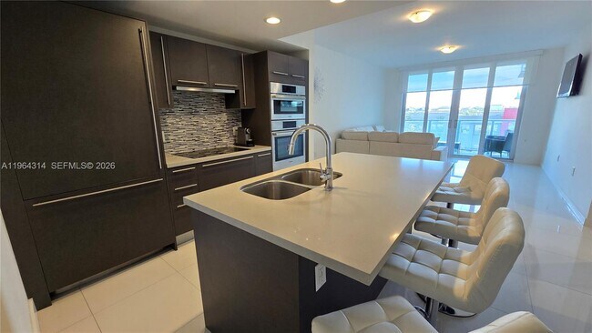 Foto del edificio - 7825 NW 107th Ave