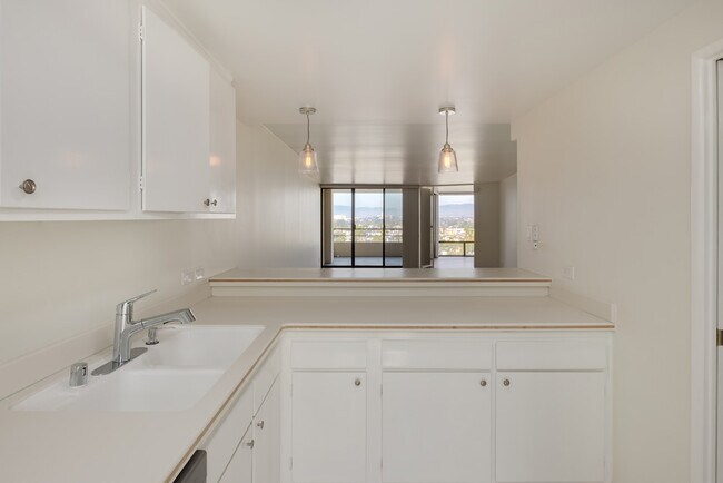 Building Photo - 4265 Marina City Dr
