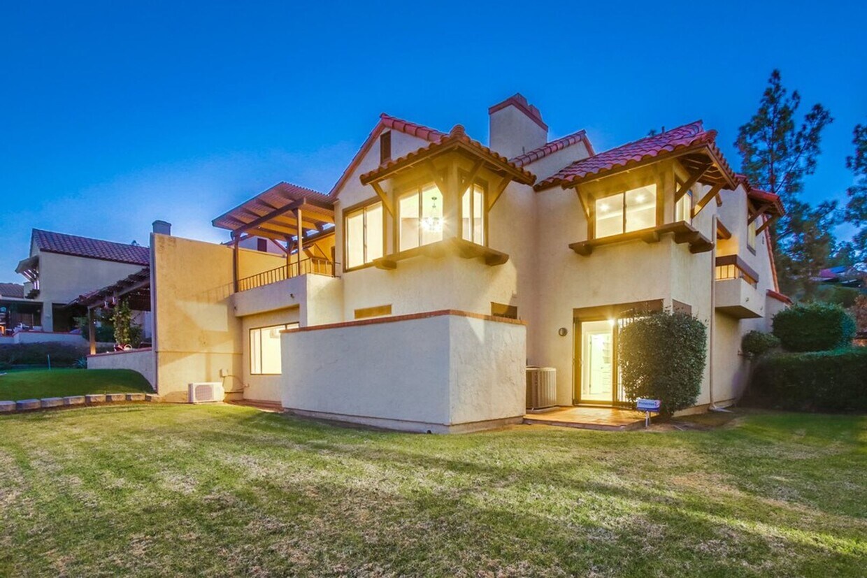 Primary Photo - Executive Home with gorgeous views!!