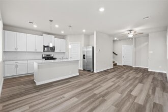 Building Photo - 594 Avisa Dr