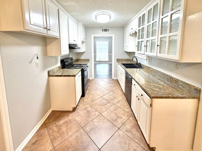 Foto del edificio - 5712 Robin Hop Ln