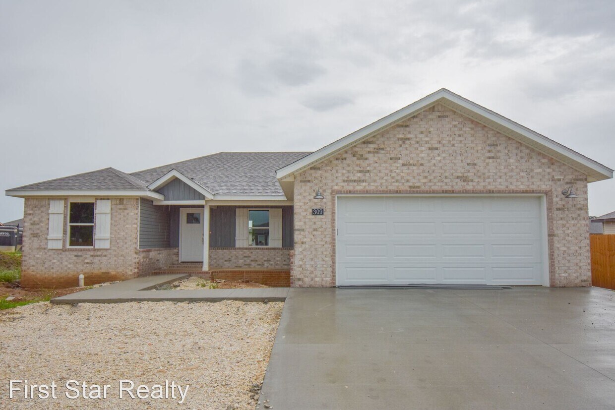 3 br, 2 bath House 309 N Mojave St House Rental in Farmington, AR