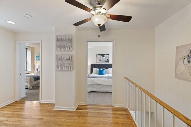 Foto del edificio - Kalorama Two Bedroom Duplex on Quiet Street! Private Patio/Decorative Fireplace & More!