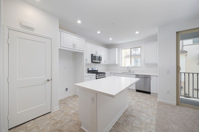 Foto del edificio - 1749 Laurelwood Wy