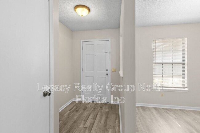 Building Photo - 10855 Rutherford Ct