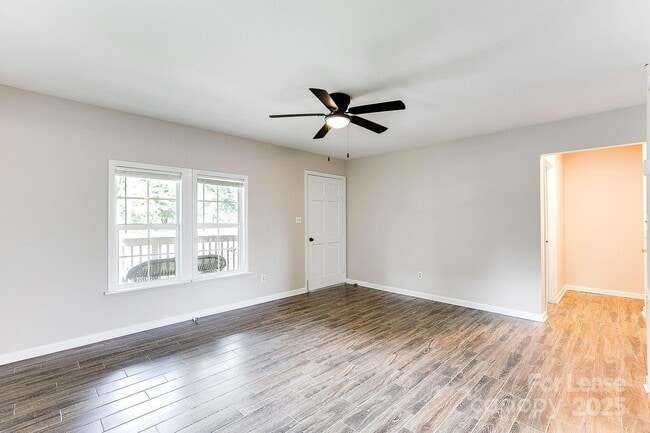 Building Photo - 4027 Bearwood Ave