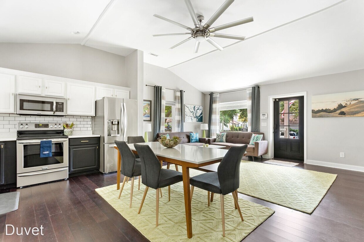 Foto principal - 3 br, 2 bath House - 426 Bank St.
