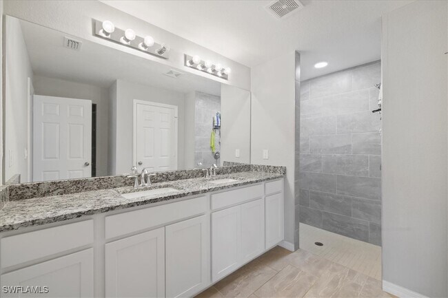 Building Photo - 315 SW 31st Pl