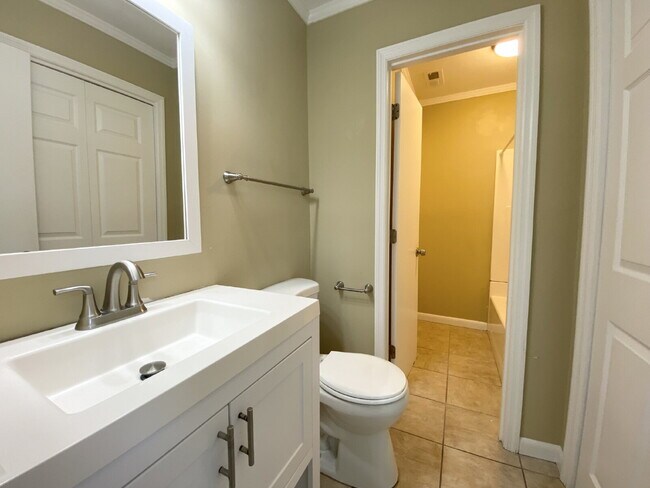 Foto del edificio - Two Bedroom Condo Located close to Everything Hilton Head Island has to Offer!