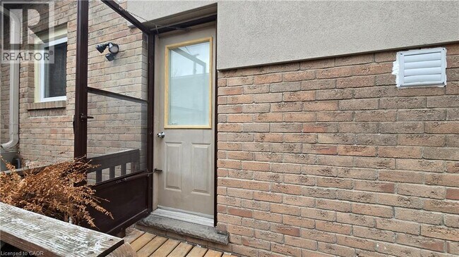 Photo du bâtiment - 624 Eaglewood Dr