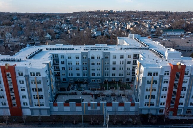 Building Photo - Deco