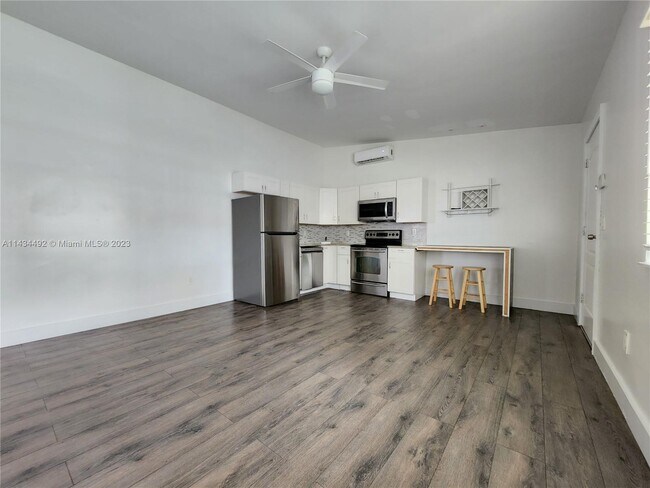 Foto del edificio - 1330 NE 133rd St
