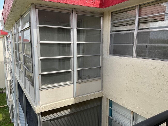 Foto del edificio - 3001 NW 48th Ave