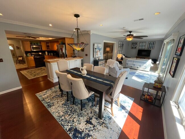 comida - 90 Bishop Sq