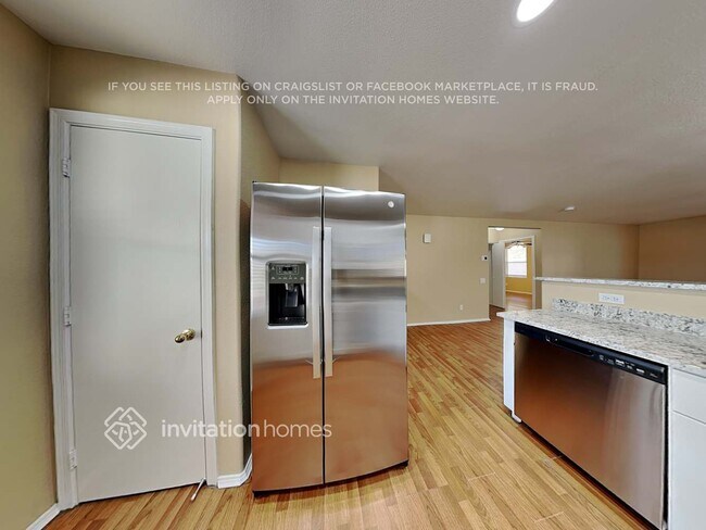 Foto del edificio - 1868 W Renaissance Ave