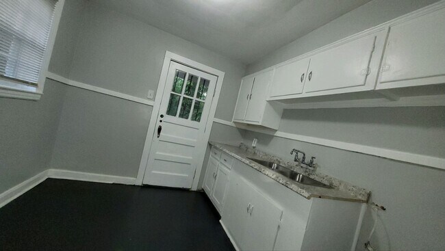 Building Photo - Cozy 1 bedroom home!!