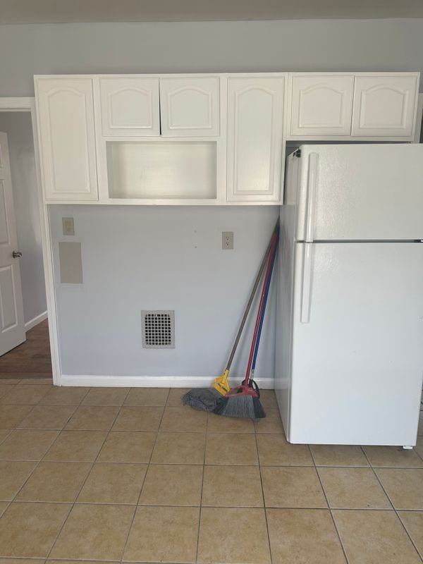 Foto del edificio - 220-222 Beardsley Street, 2nd Floor