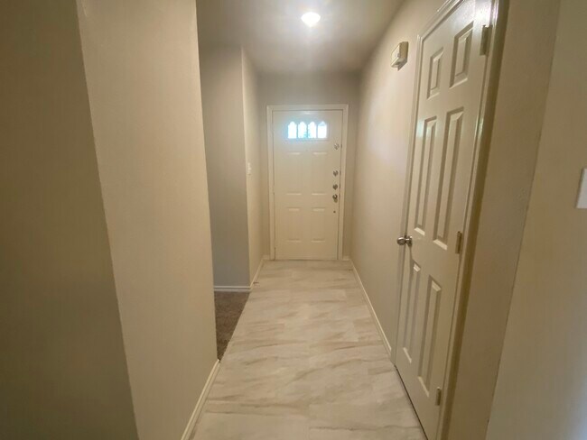 Foto del edificio - 10725 Lone Pine Ln