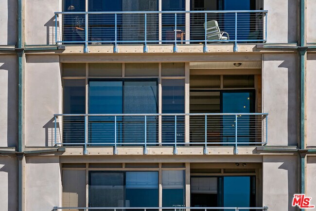 Building Photo - 1 Spinnaker St