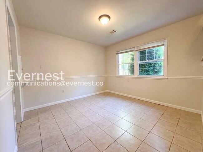 Foto del edificio - 14806 Bryan Ct