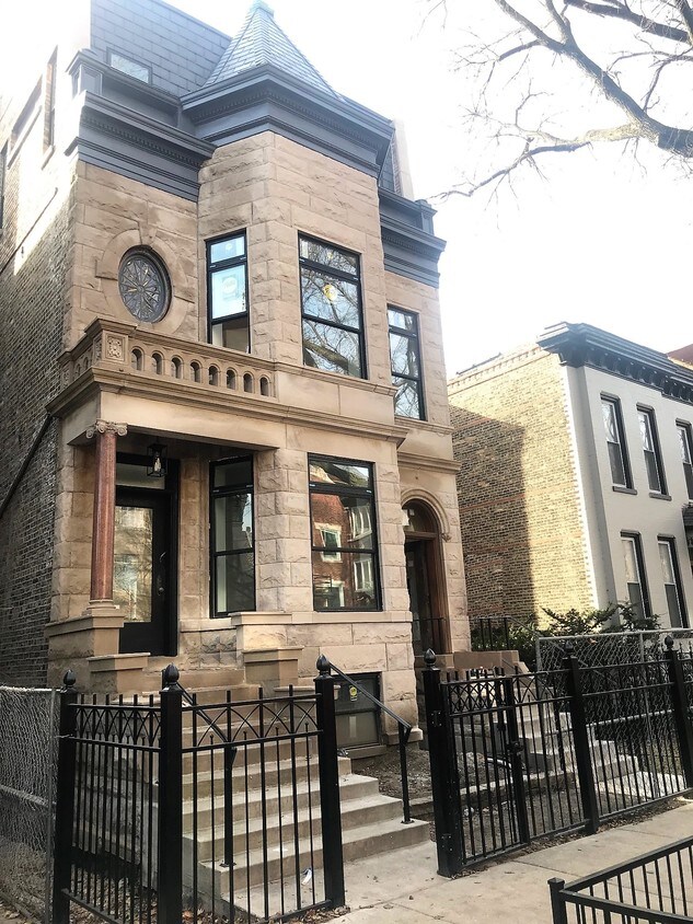 Primary Photo - 631 W Wellington Ave
