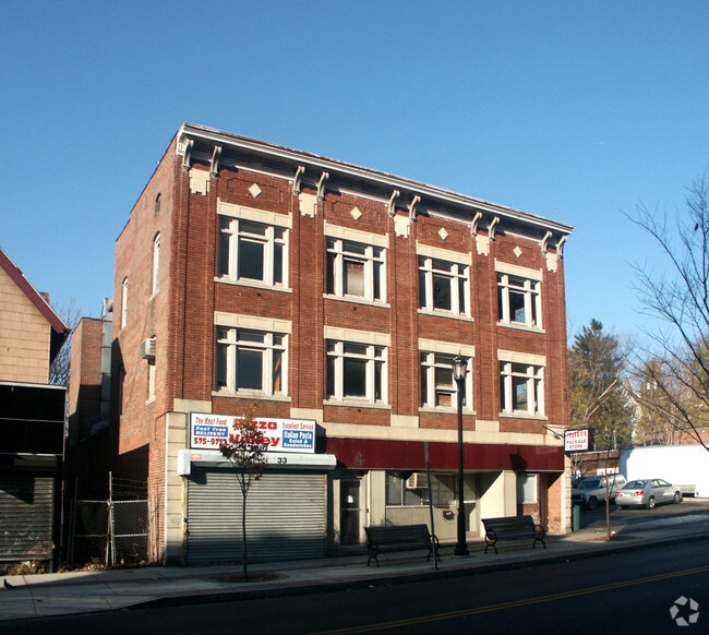 Building Photo - 33-39 Willow St