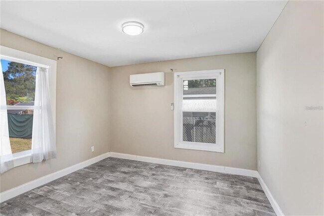 Foto del edificio - 2483 13th Ave N
