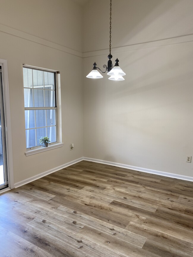 Building Photo - 219 Loring Ct