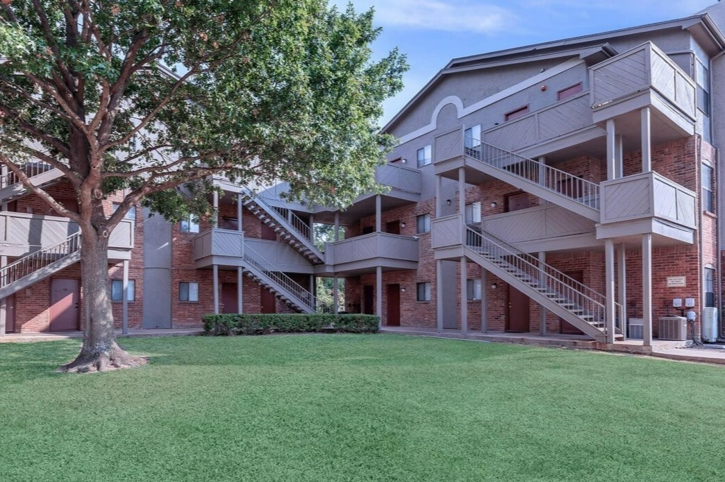 Portofino Apartments Rentals in Lancaster at 1400 N Bluegrove Rd