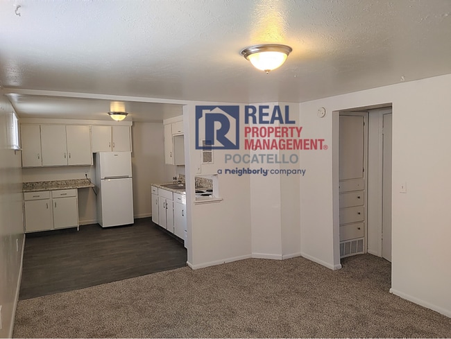 Building Photo - 355 S Hayes Ave