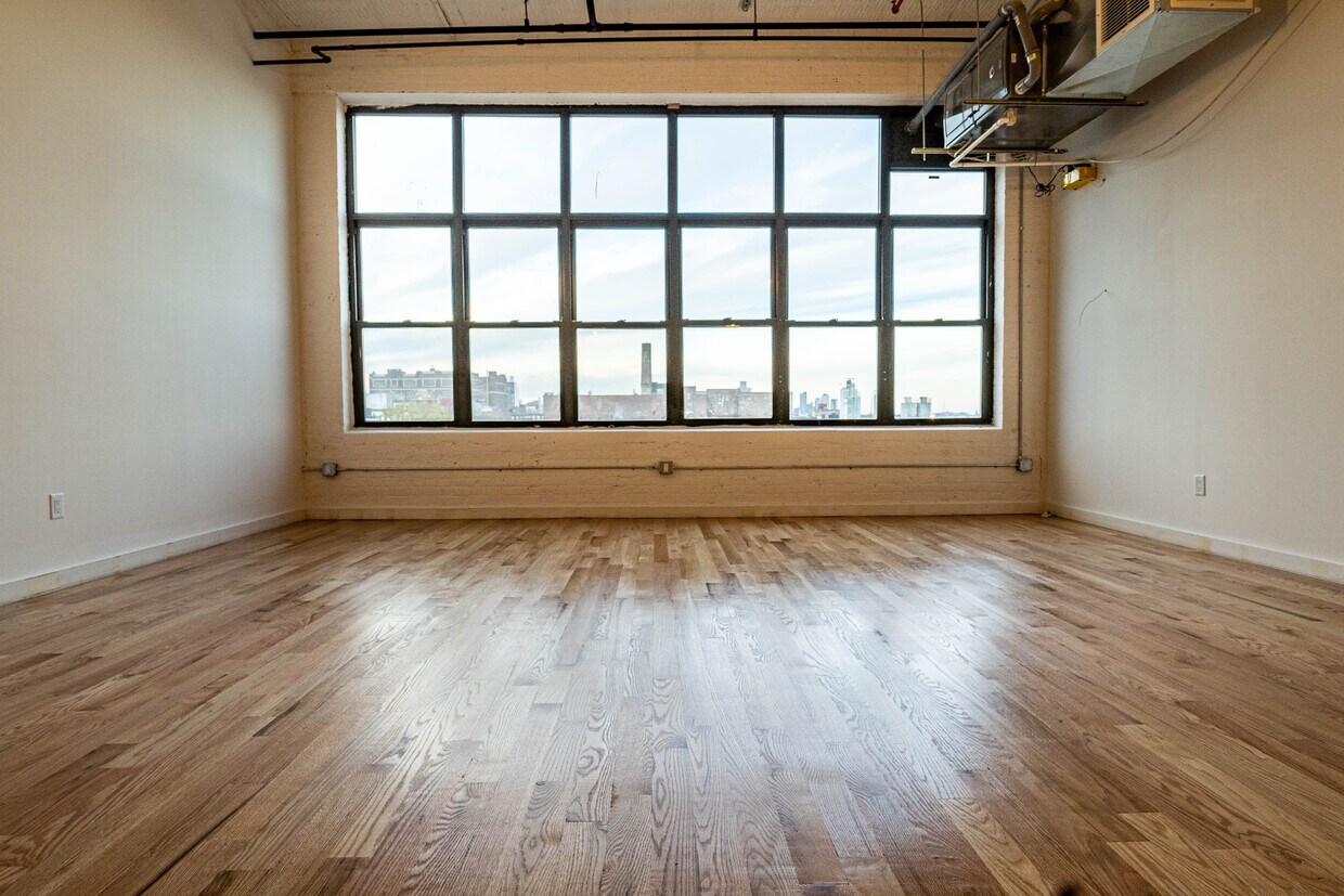 Foto principal - 265 McKibben St