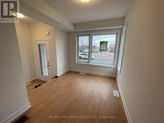 Photo du bâtiment - 1581 Midland Ave