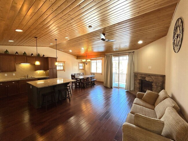 Foto del edificio - Long-Term Lease: The Ponderosa Meadows Townhouse