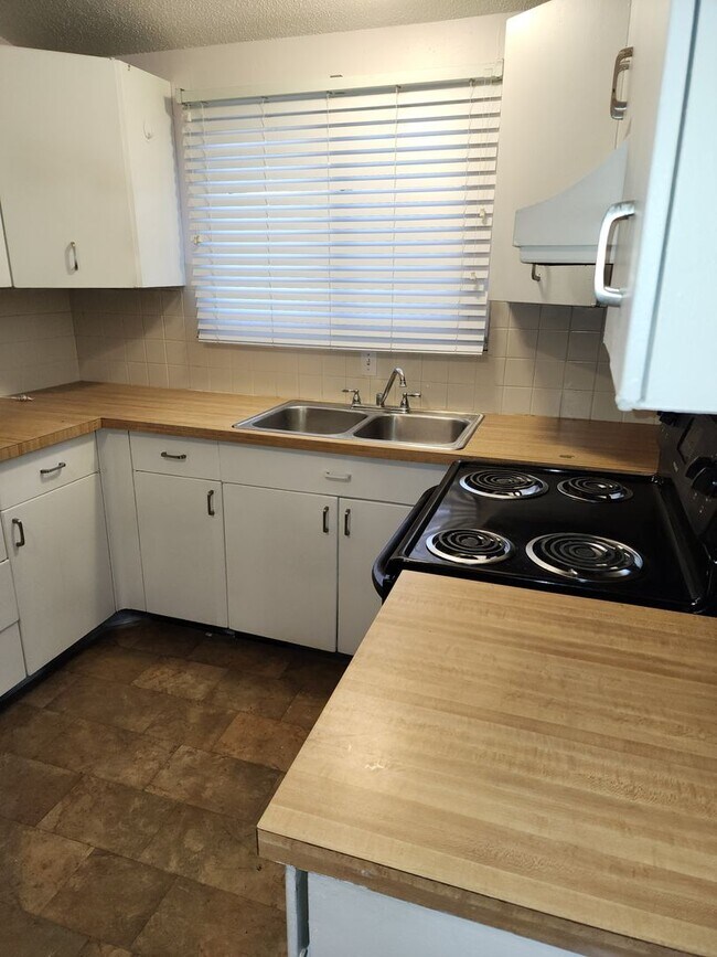 Foto del edificio - 4 Bedroom, 1 3/4 Bathroom