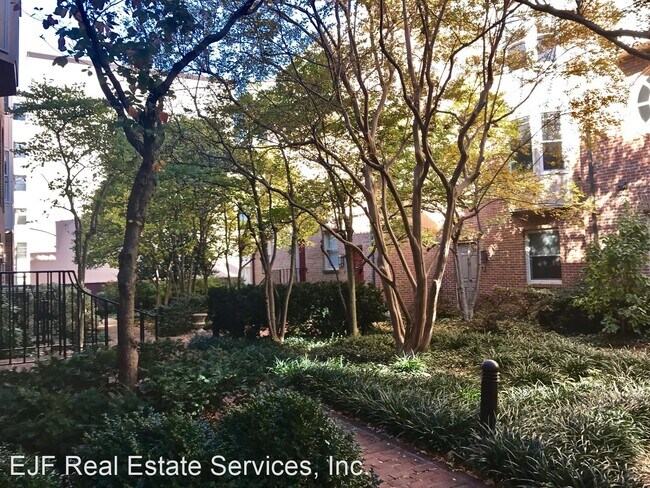 Foto del edificio - 1 br, 1 bath House - 2115 O Street NW Unit B
