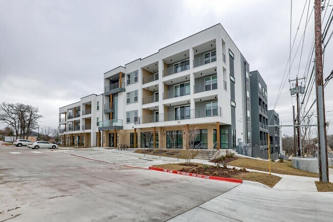 Building Photo - 4801 Springdale Rd