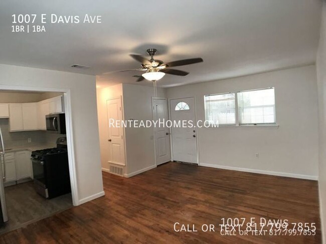 Building Photo - 1007 E Davis  Fort Worth, TX 76104