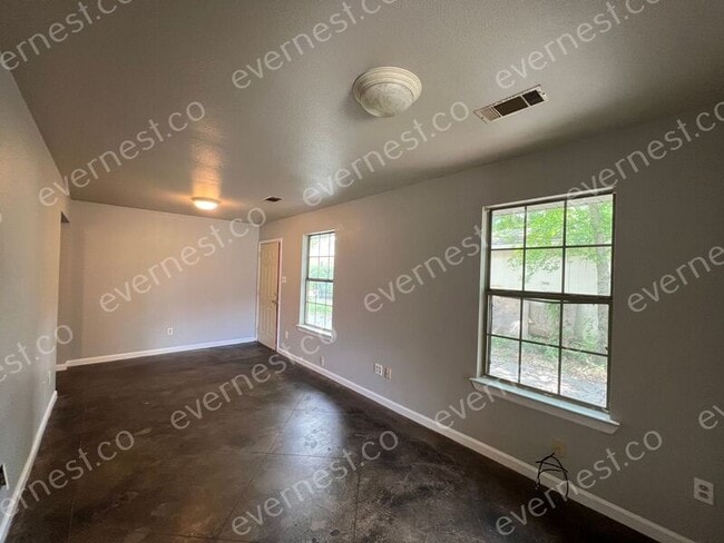 Foto del edificio - 816 W 35th St