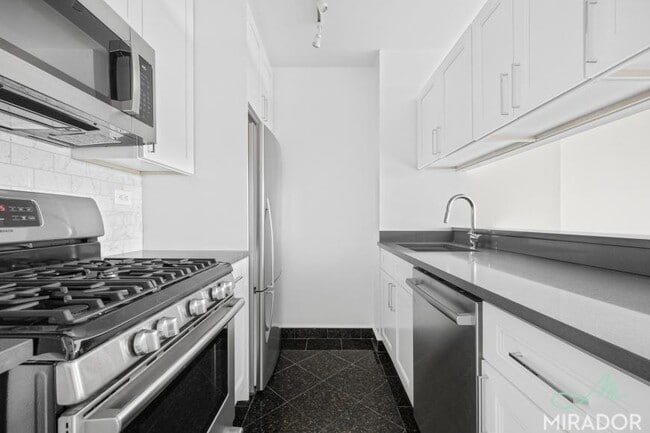 Building Photo - 1 bedroom in New York NY 10023