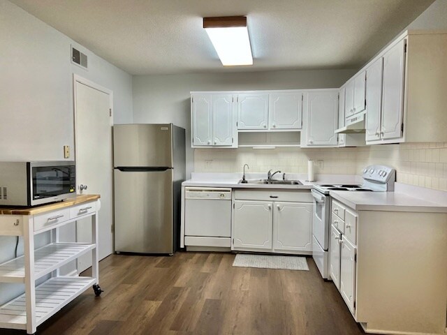 Foto del edificio - 1002 Willow Dr