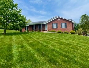Building Photo - 806 Foxfire Rd