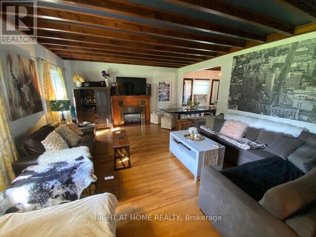 Building Photo - 2297 Fox Crescent