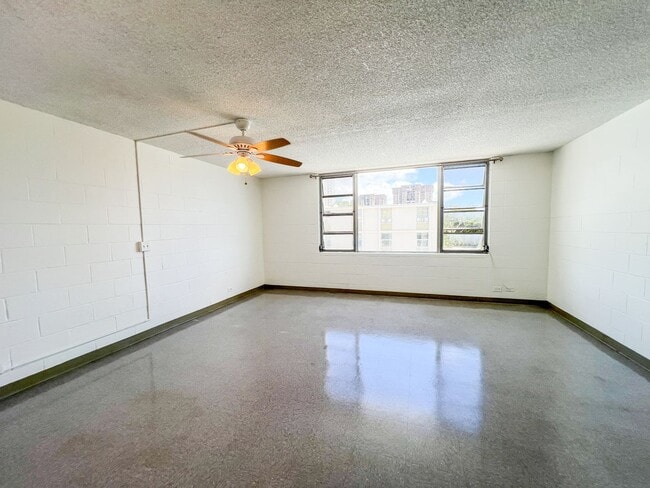 Building Photo - PRICE IMPROVEMENT | $500 Off 1st month! 2 ...