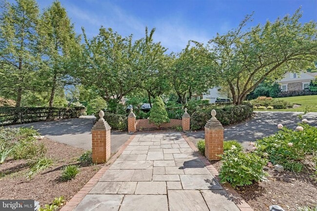 Building Photo - 10034 Scenic View Terrace